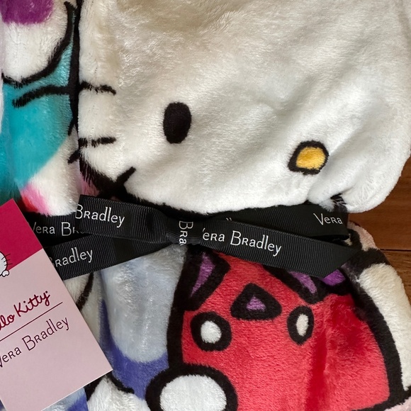 VERA BRADLEY HELLO KITTY PLUSH THROW BLANKET:NWT HELLO KITTY PAISLEY - Picture 6 of 8